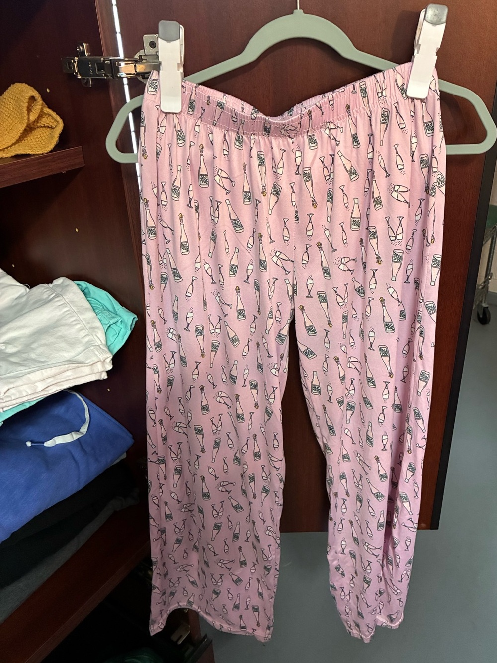 Women’s Hello Mellow Brand Pink Champagne Print Pajama Pants Size Medium/Large